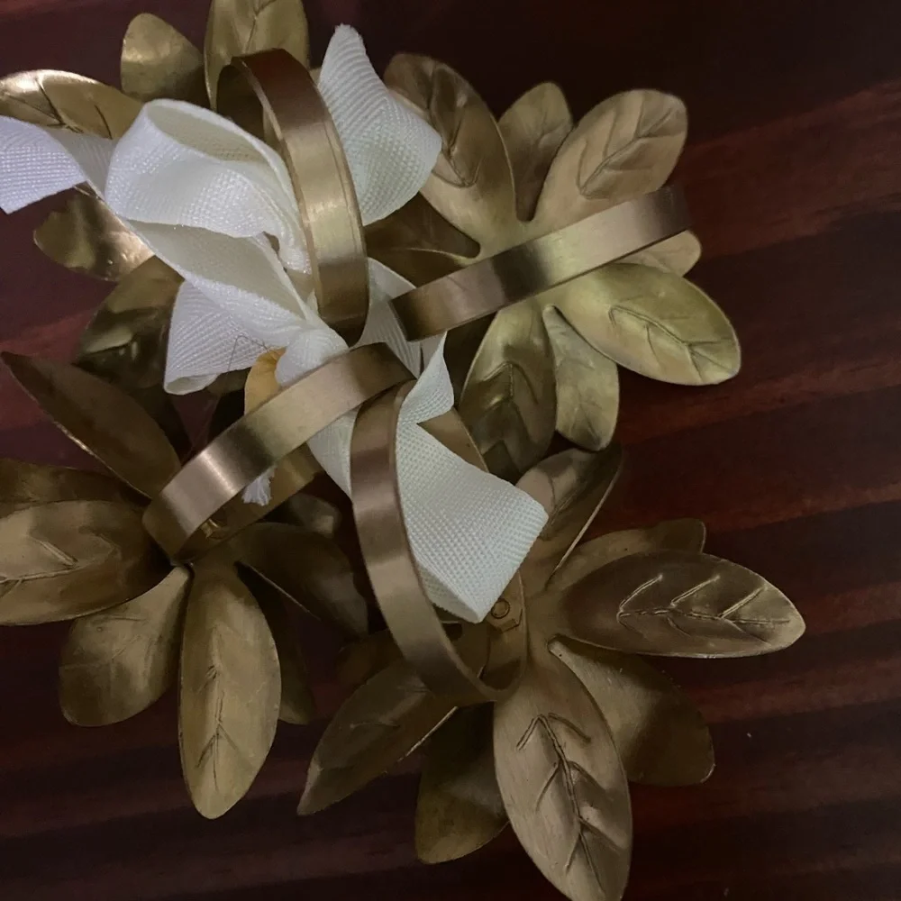 Pottery Born Set Of 4 Gold Leaf Poinsettia Floral Festive Holiday Napkin Rings